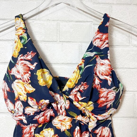 Jets Australia By Jessika Allen Woman Galleria Crossover Floral-Print Bikini Top - Picture 7 of 11